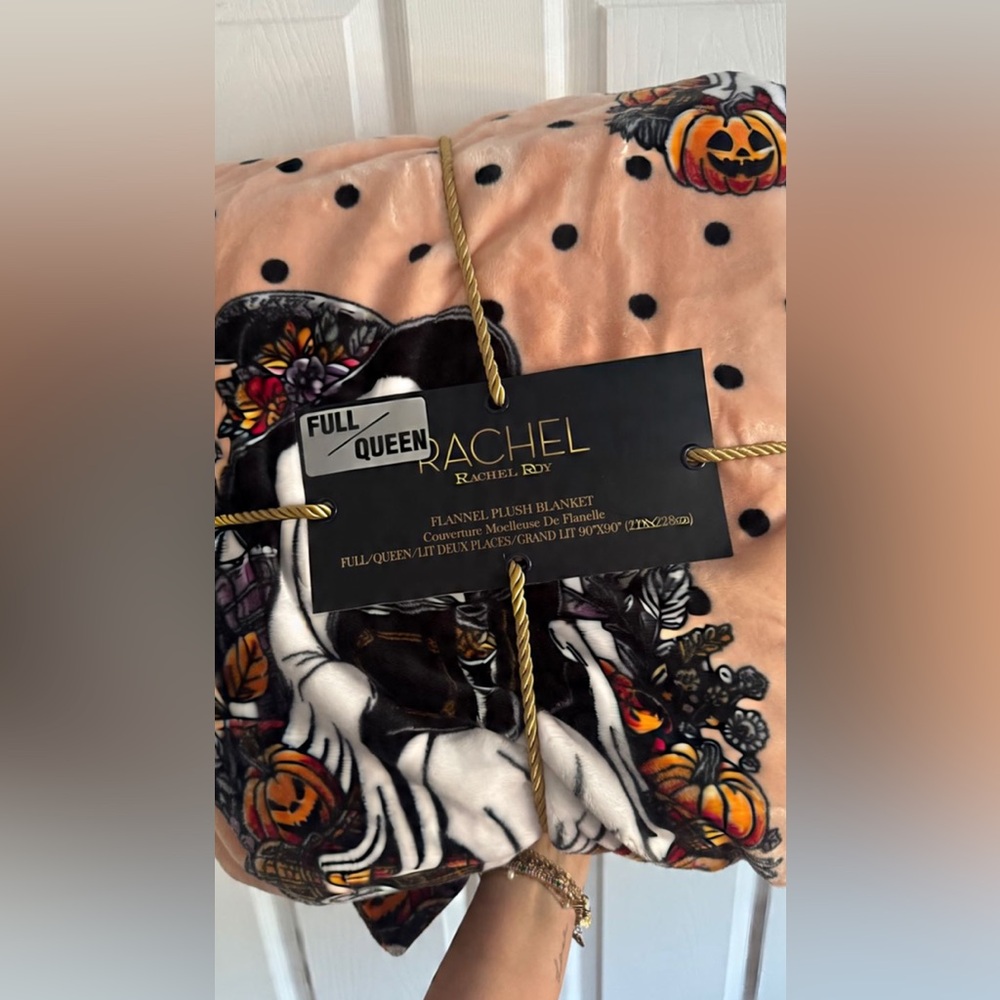 Rachel Roy - Ghost Reading Blanket